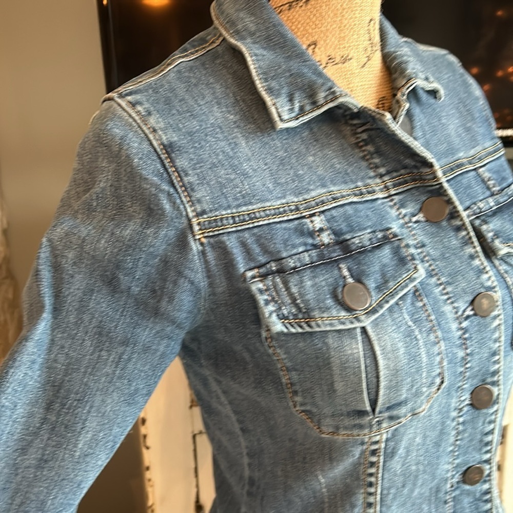 Kut from the Kloth blue jean jean jacket button closure two chest pockets - Picture 4 of 16